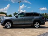 Used 2021 Volkswagen Atlas SE w/ Towing Package image 2