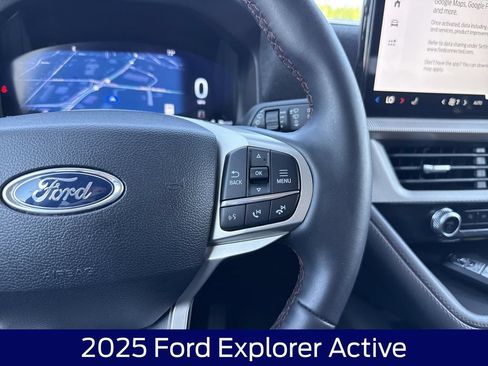 Used 2025 Ford Explorer Active AWD/4WD image 22