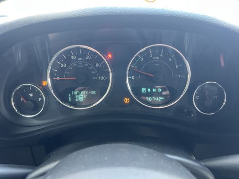 Used 2016 Jeep Wrangler Unlimited Sahara w/ Connectivity Group AWD/4WD image 2