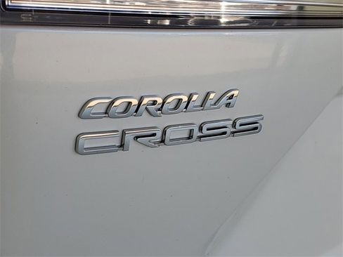 Used 2022 Toyota Corolla Cross L image 8