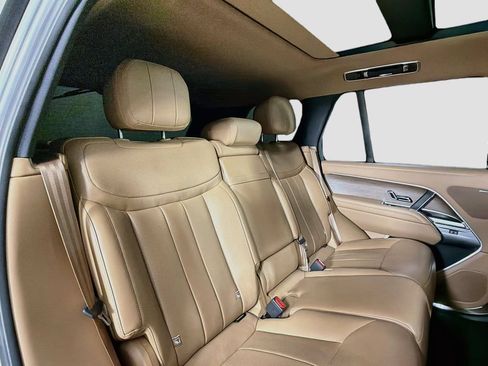 Certified 2025 Land Rover Range Rover SE AWD/4WD image 29