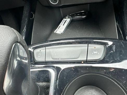 Used 2025 Chevrolet Trax LT FWD image 21
