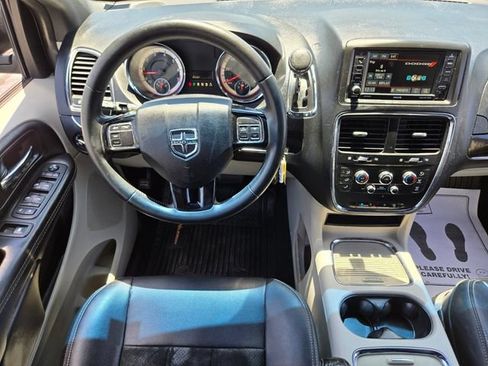 Used 2017 Dodge Grand Caravan SXT FWD image 13