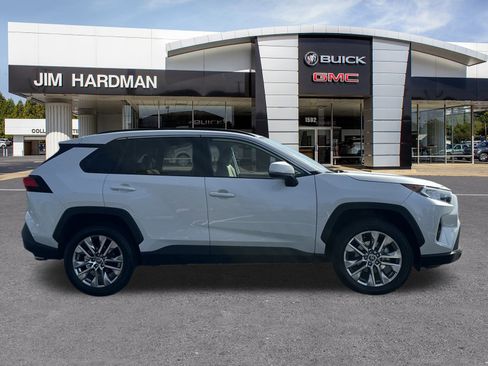 Used 2021 Toyota RAV4 XLE Premium image 8