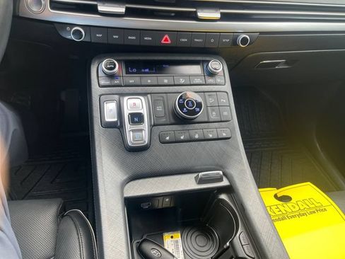 Certified 2025 Hyundai Palisade Limited AWD/4WD image 18