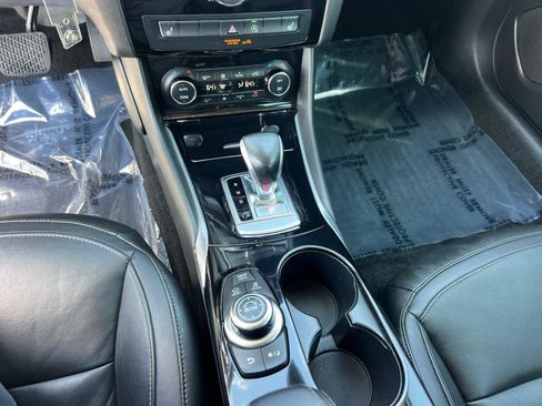 Used 2017 INFINITI QX30 Premium w/ Navigation Package AWD/4WD image 32