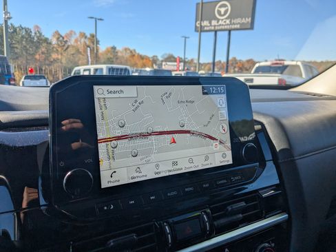 Used 2025 Nissan Pathfinder SL image 16