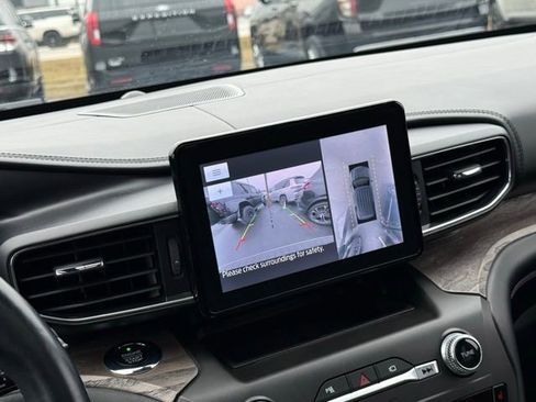 Certified 2020 Ford Explorer Platinum image 3