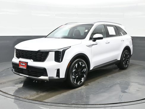 Used 2025 Kia Sorento EX w/ Panoramic Sunroof Package image 2