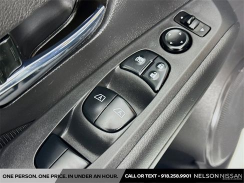 Used 2021 Nissan Kicks SV image 16