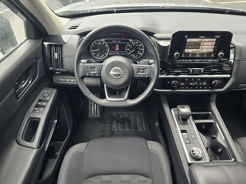 Certified 2025 Nissan Pathfinder SV AWD/4WD image 15