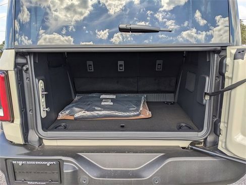 New 2025 Ford Bronco Outer Banks w/ Black Appearance Package image 11
