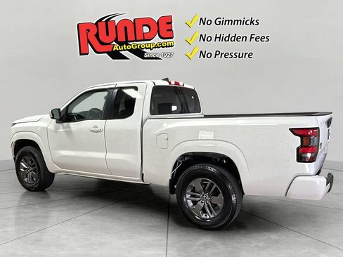 Used 2025 Nissan Frontier SV AWD/4WD image 4