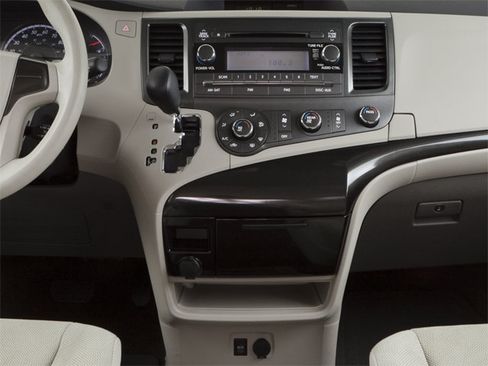 Used 2012 Toyota Sienna LE FWD image 11