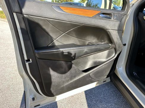 Used 2018 Lincoln MKC Reserve image 18