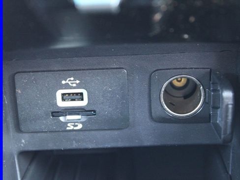 Used 2016 Ford Explorer XLT w/ Equipment Group 202A AWD/4WD image 42
