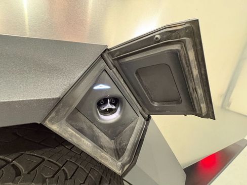 Used 2025 Tesla Cybertruck AWD Crew Cab image 46