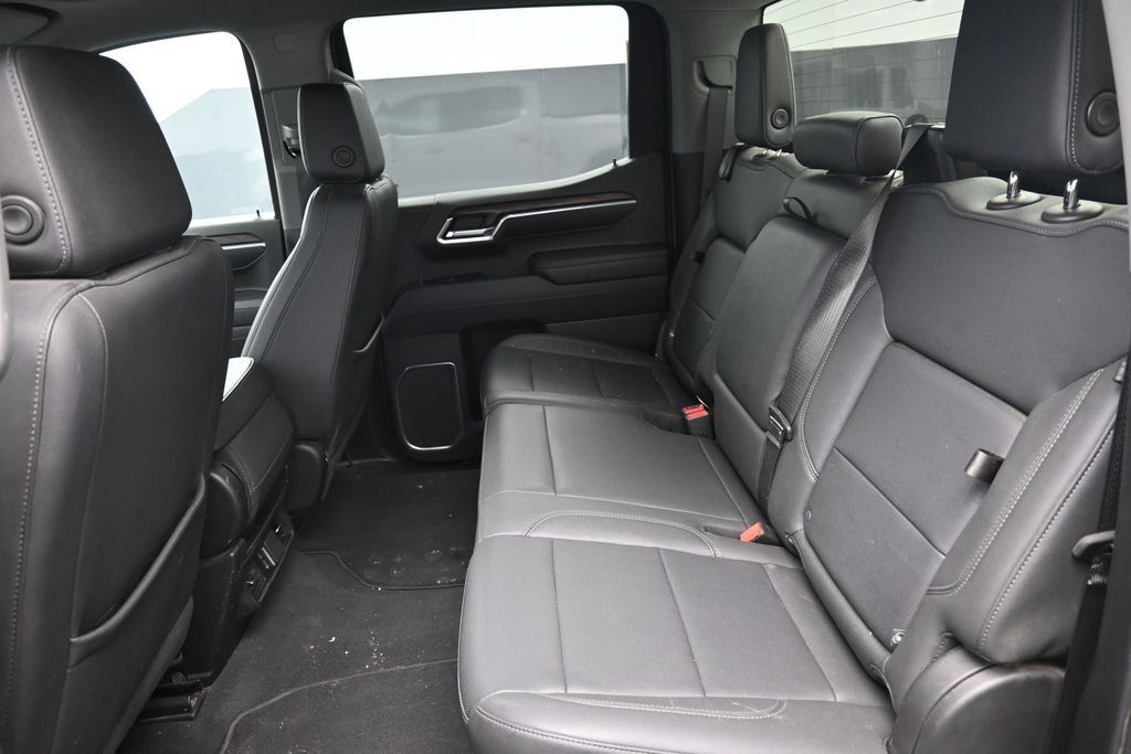 Used 2025 GMC Sierra 1500 SLT AWD/4WD image 23