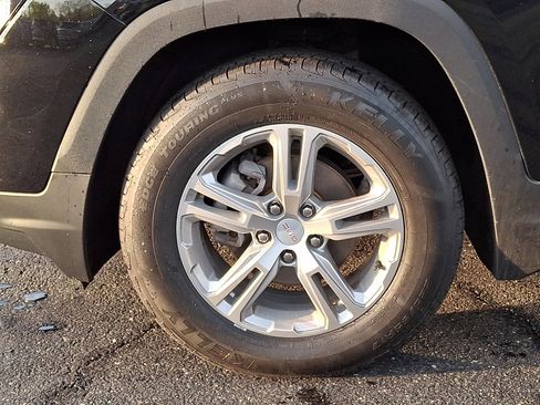 Certified 2023 GMC Terrain SLE w/ Driver Convenience Package AWD/4WD image 9