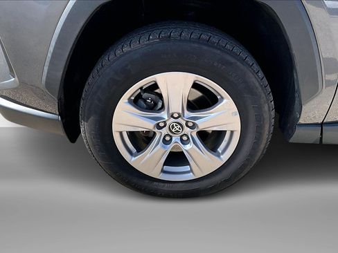 Used 2022 Toyota RAV4 XLE image 2