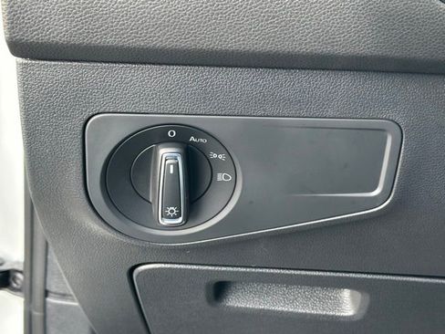 Certified 2022 Volkswagen Tiguan SE R-Line image 25