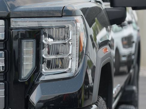 Used 2020 GMC Sierra 3500 AT4 w/ AT4 Premium Package AWD/4WD image 9