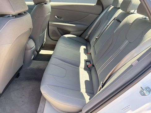Used 2025 Hyundai Elantra SEL FWD image 15
