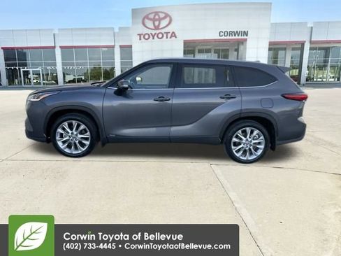 Used 2023 Toyota Highlander Limited image 2
