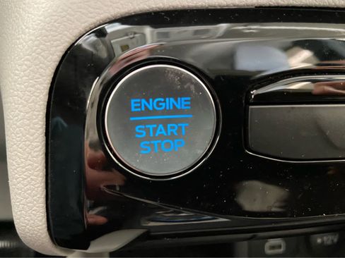 Used 2025 Ford Escape SE image 44