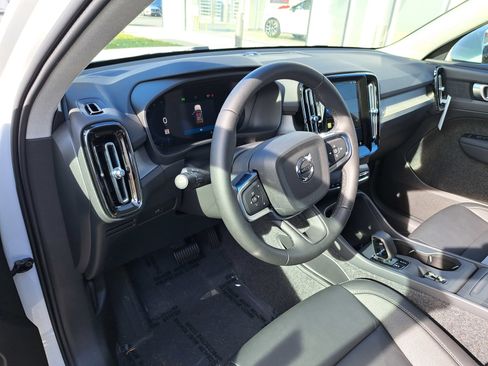 New 2025 Volvo XC40 B5 Core w/ Protection Package Premier image 5