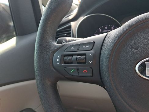 Used 2015 Kia Sedona LX FWD image 18