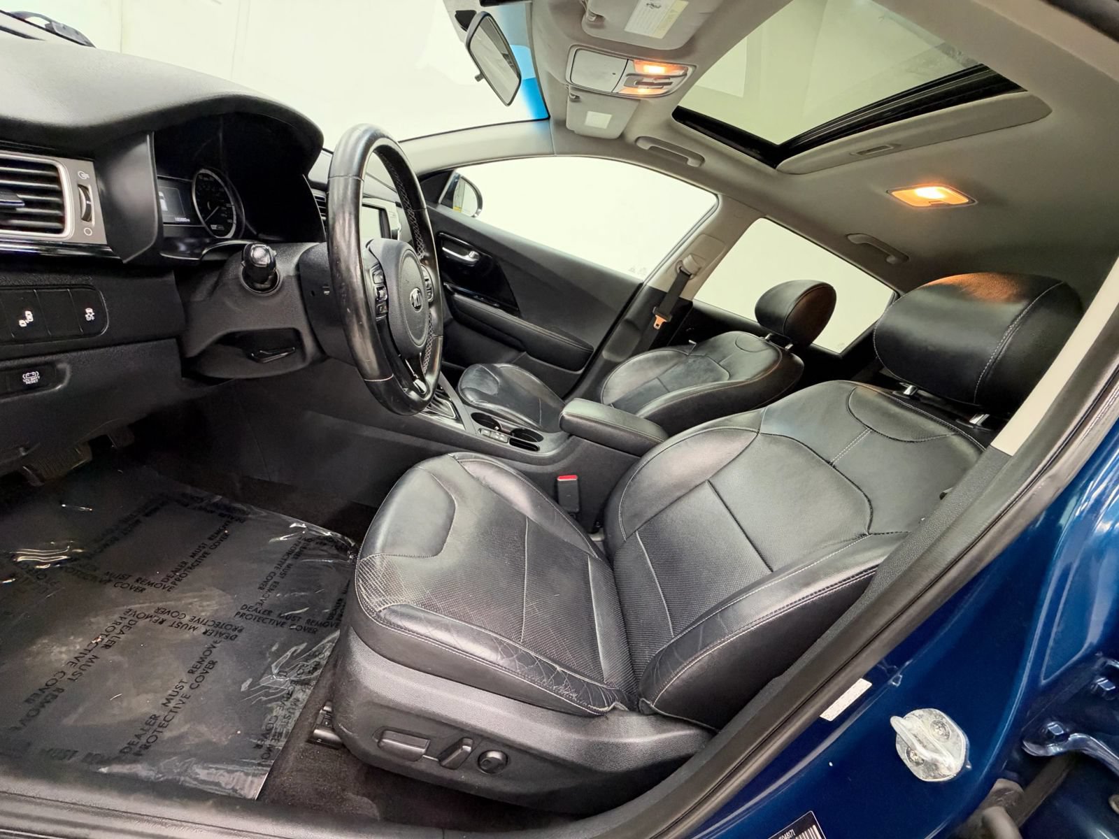 Used 2017 Kia Niro Touring FWD image 16
