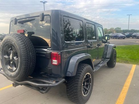 Used 2016 Jeep Wrangler Unlimited Sahara w/ Connectivity Group AWD/4WD image 14
