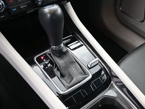 Used 2024 Jeep Compass Latitude image 23