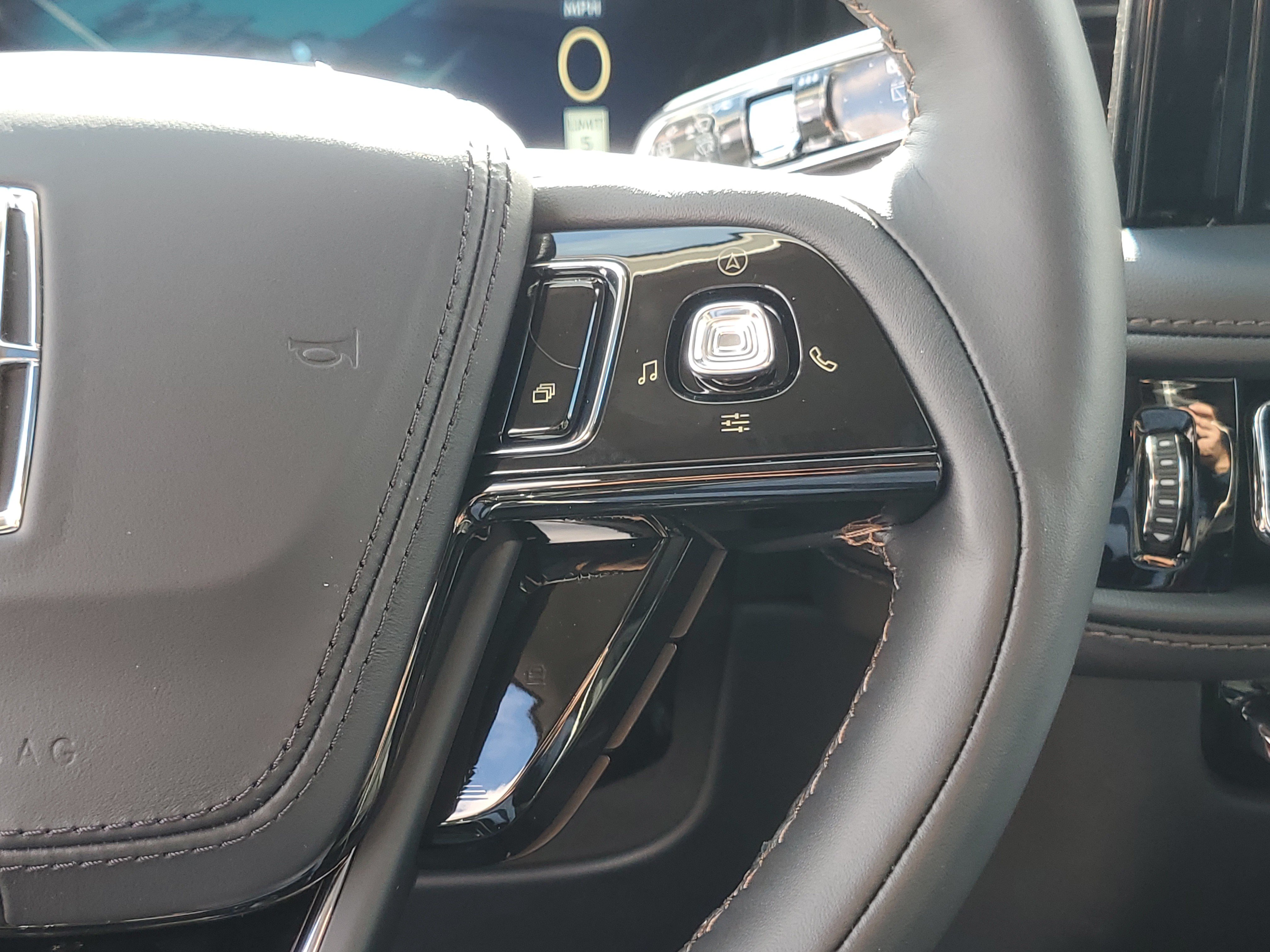 New 2027 Lincoln Aviator Reserve AWD/4WD image 17