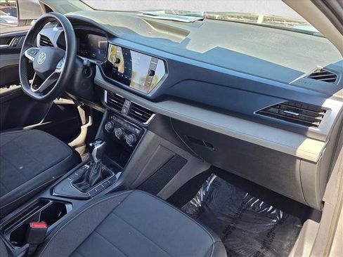 Used 2024 Volkswagen Taos SE image 21