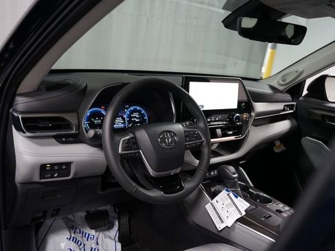 New 2026 Toyota Highlander Limited image 11