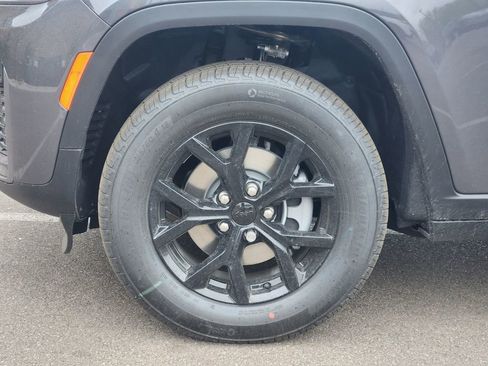 New 2026 Jeep Grand Cherokee Altitude AWD/4WD image 9