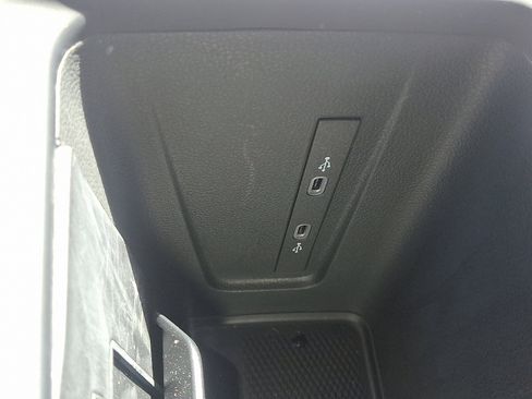 Certified 2025 Volkswagen Tiguan SE image 23