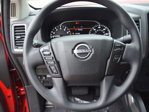 Used 2024 Nissan Frontier SV image 15