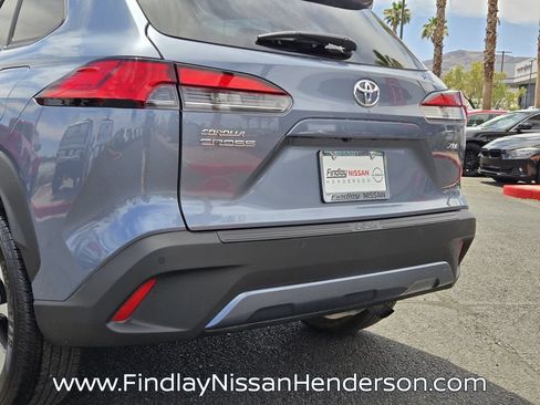 Used 2025 Toyota Corolla Cross XLE w/ Convenience Package FWD image 5