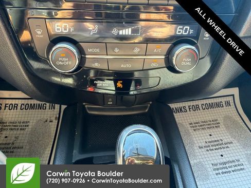 Used 2017 Nissan Rogue SV AWD/4WD image 30