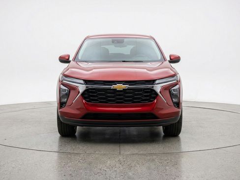 Used 2025 Chevrolet Trax LT w/ LT Convenience Package FWD image 2