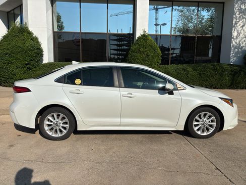 Used 2020 Toyota Corolla XLE FWD image 9