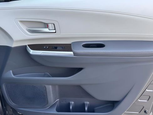 Used 2022 Toyota Sienna XLE w/ XLE Plus Package image 30