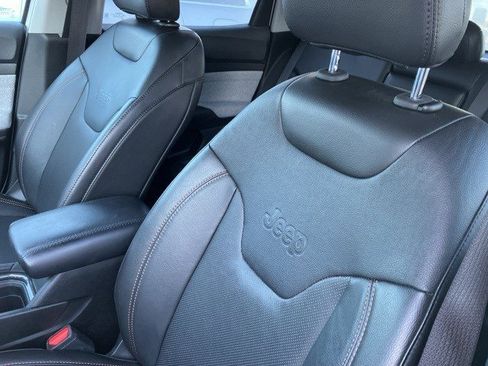 Certified 2022 Jeep Compass Latitude w/ Mopar Graphics Package image 6