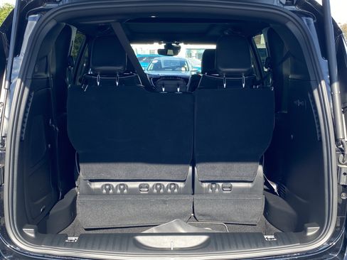 Used 2024 Chrysler Pacifica Limited w/ Uconnect Theater Family Group image 13