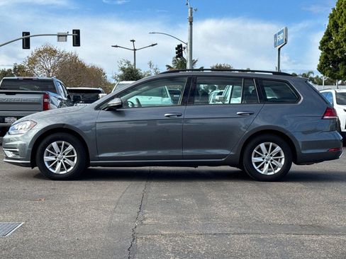 Used 2019 Volkswagen Golf S image 8