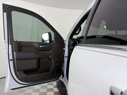 Used 2023 GMC Sierra 2500 Denali w/ Denali Ultimate Package image 10