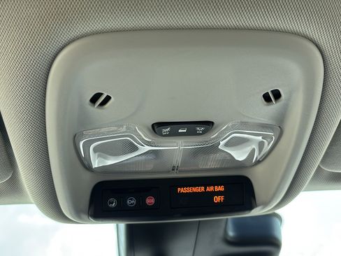 Used 2022 Chevrolet Bolt EUV LT w/ Convenience Package image 19